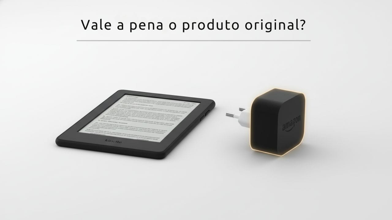 Adaptador de energia Amazon Kindle original ao lado de um Kindle Paperwhite ligado, destacando carregador oficial compatível com dispositivos Kindle.
