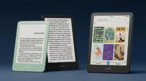 Kindle 16GB verde, Kindle Paperwhite preto e Kindle Colorsoft com biblioteca colorida na tela — guia completo de qual Kindle comprar